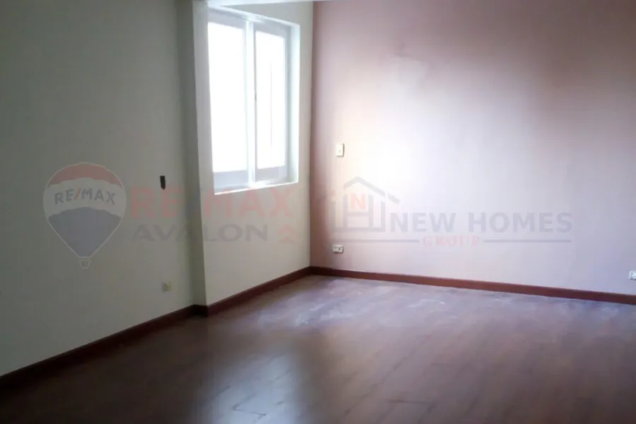 Administrative apartment for rent 210 m (net) El-Nozha Airport (on the Highway)