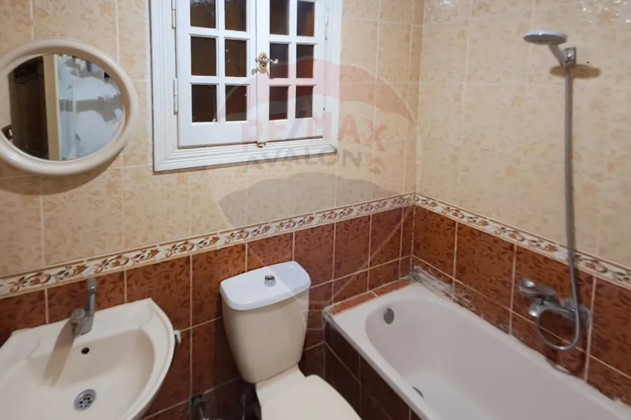 شقة للإيجار المفروش 90 م السرايا (خطوات من البحر)