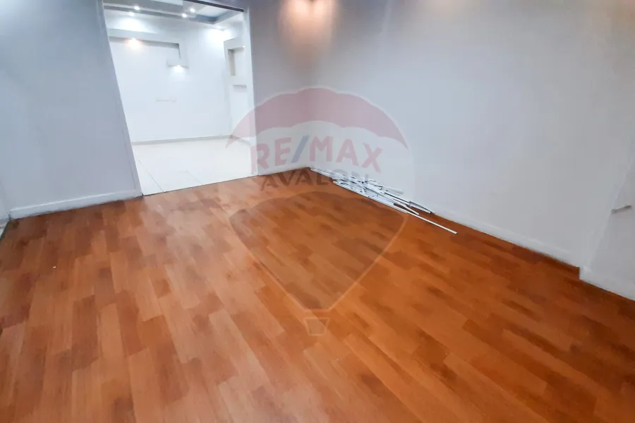 مقر إداري للايجار 160 م ساباباشا ( علي البحر مباشرة )