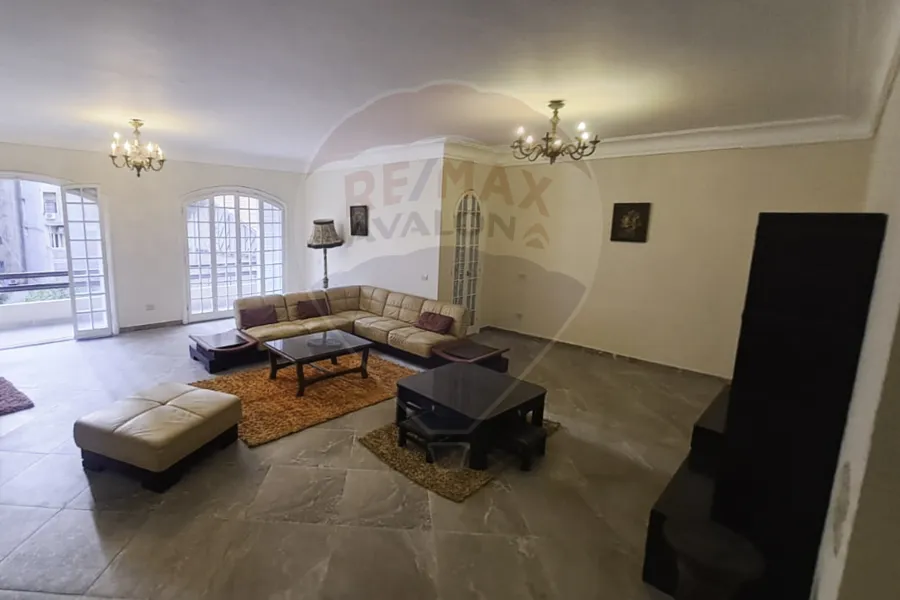 Apartment for rent 250 m Saba Pasha (steps from the sea)