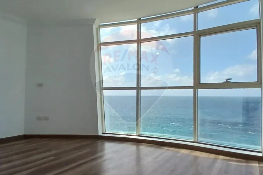 Apartment for sale 180 m Stanley (Directly on the sea)