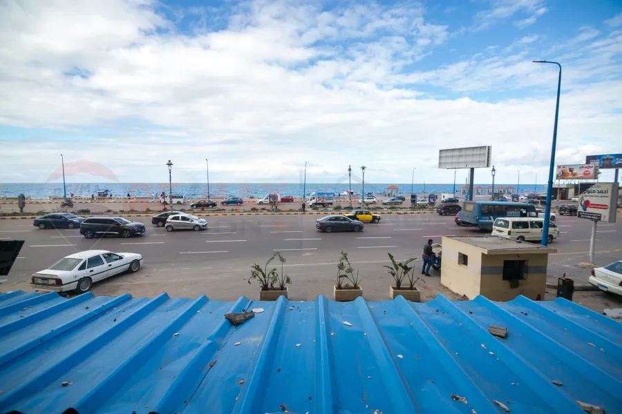 Mizzan ground level for sale 150 m Sporting (directly on the sea)