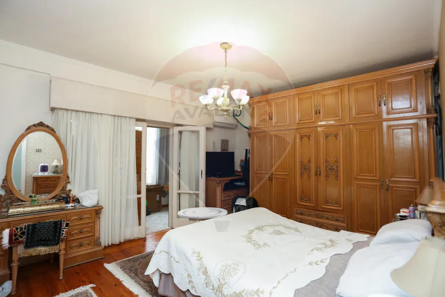 شقة للبيع 200 م زيزينيا ( خطوات من قصر المجوهرات )