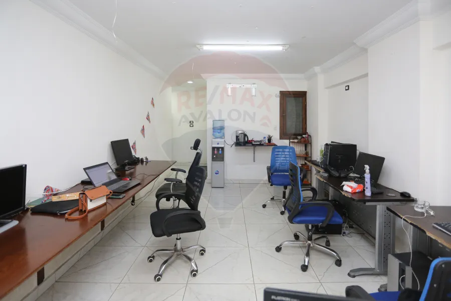 شقة إدارى للبيع 70م سيدى جابر (خطوات من شارع المشير و محطة ترام مصطفى كامل) - تصلح عيادة أو أى نشاط إدارى