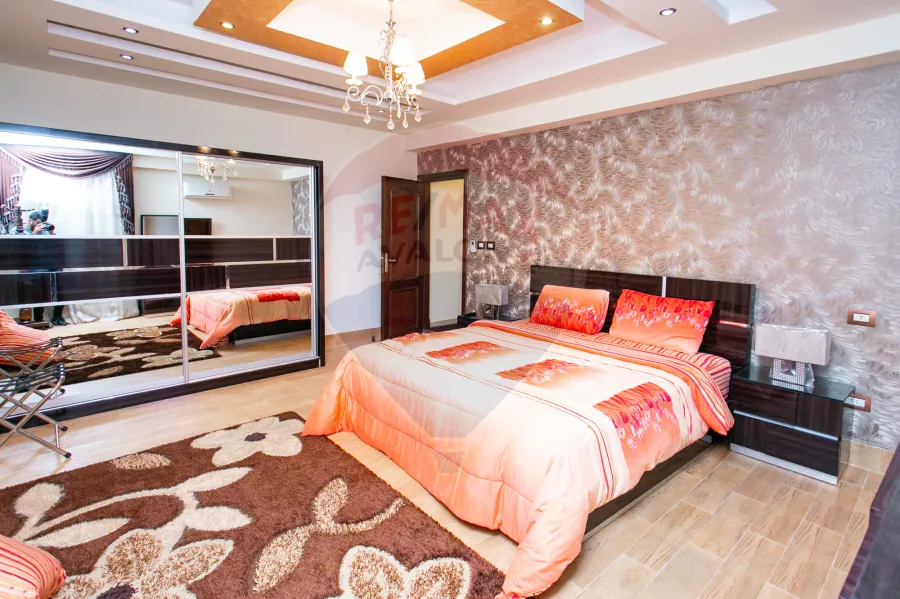 شقه للبيع 520 م سيدي بشر(ش محمد نجيب - على البحر مباشرة)