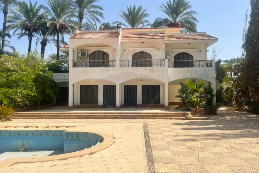 فيلا دوبلكس مسجلة للبيع 2,150 م كينج مريوط ( كمباوند بجوار فندق افريكانا )