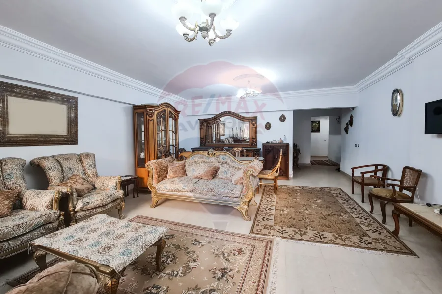 شقة للايجار المفروش 150 م لوران (خطوات من البحر)