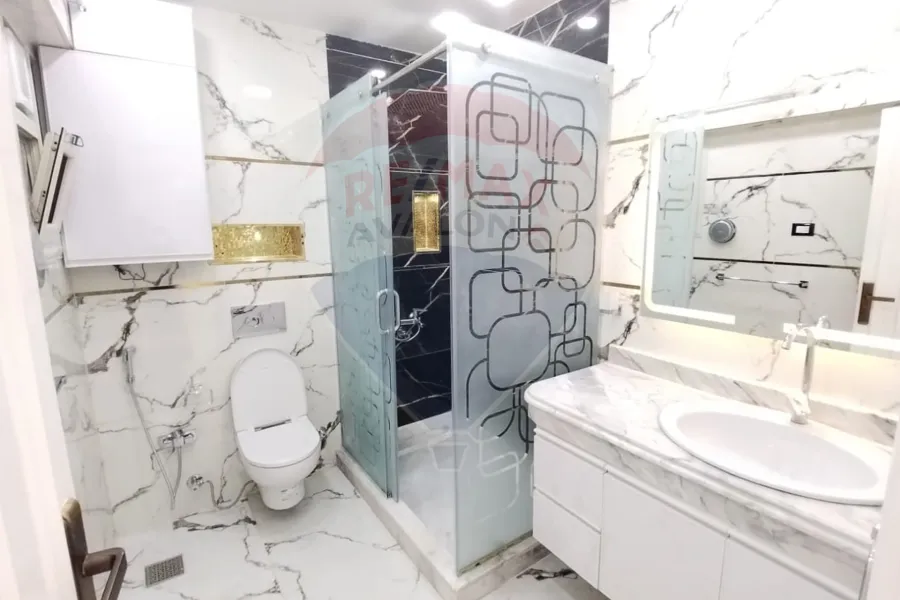 شقة للايجار 160 م لوران (علي الترام مباشر)