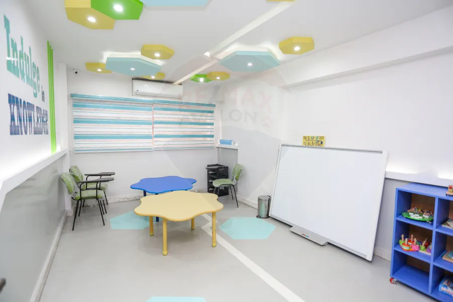 محل + ميزان للإيجار 300 م محرم بك (ش صالح الحديني)