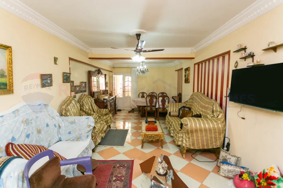 شقة للبيع 135 م سموحة (ش 285 بجوار مدرسه سموحة للغات