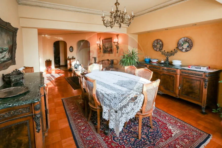 بنتهاوس للبيع 520 م سموحة ( شارع مصطفي كامل )