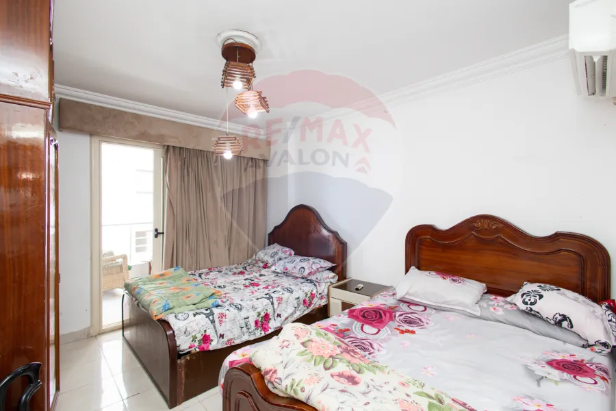 شقة للبيع 170 م المعمورة الشاطئ (خطوات من البحر)