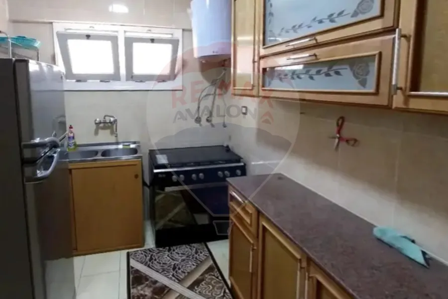 شقة للبيع 200 م محطة الرمل (خطوات من البحر)