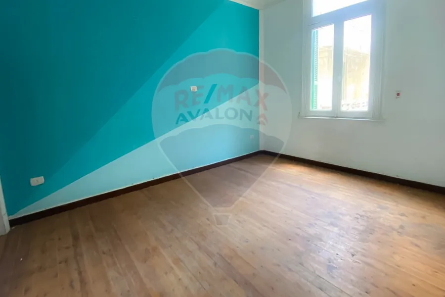 شقة للإيجار 200 م الأزاريطة (متفرع من ش شامبليون)