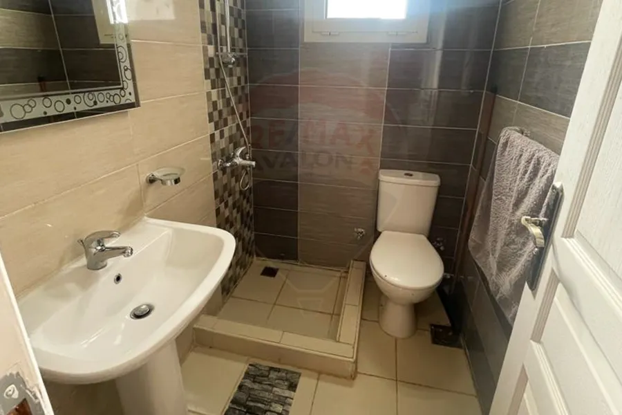 شاليه للبيع 85 م +25 م حديقة الساحل الشمالي (قرية اجورا ك 128)