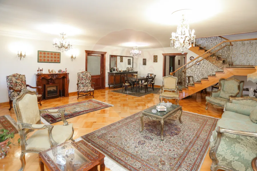 شقة دوبلكس للبيع 320 م + 100 م روف سموحة (ش فوزي معاذ)