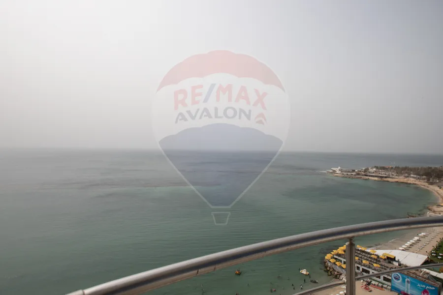 شقة للبيع 150 م  المندرة  (على البحر مباشرة )