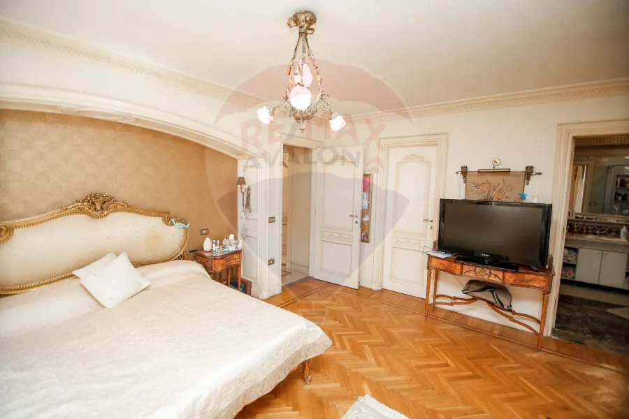 شقة للإيجار 300 م لوران (على البحر مباشرة)