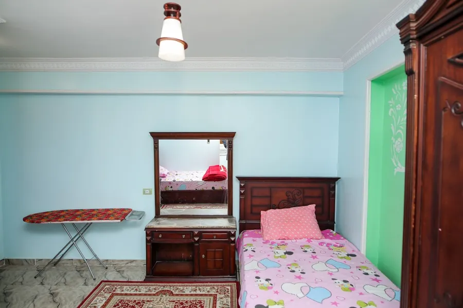 شقة للايجار مفروش 170م ستانلى (2 نمرة من البحر)