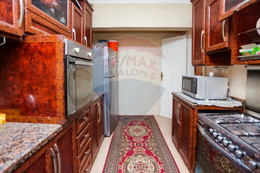 شقة للبيع 170 م محطه الرمل  (ش سعد زغلول)