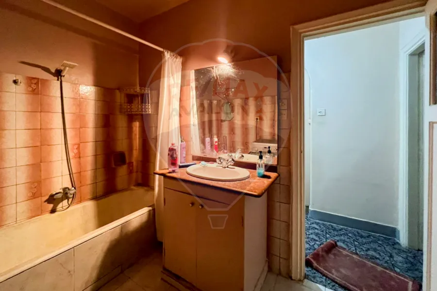 Furnished apartment for rent 135 m Stanly (Steps from the sea)