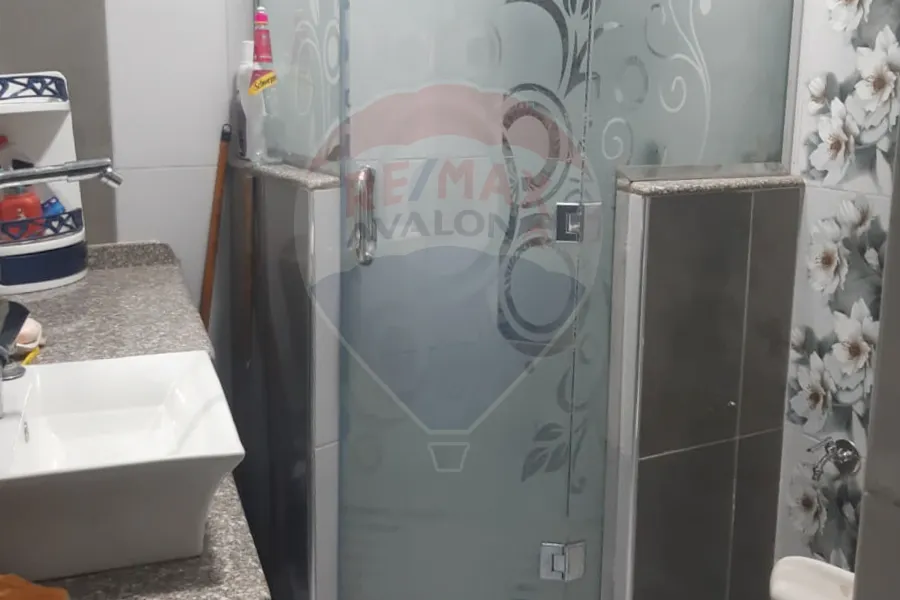 شقة للبيع 130م محرم بك (بجوار المحكمة)