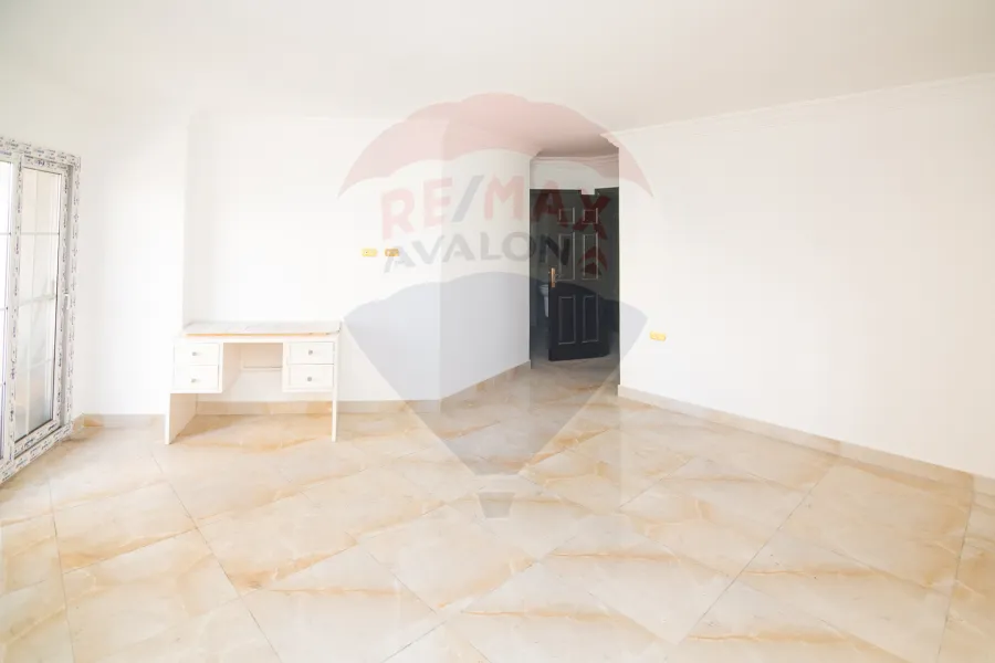 شقة اداري للبيع 76 م سموحة  مصطفي كامل