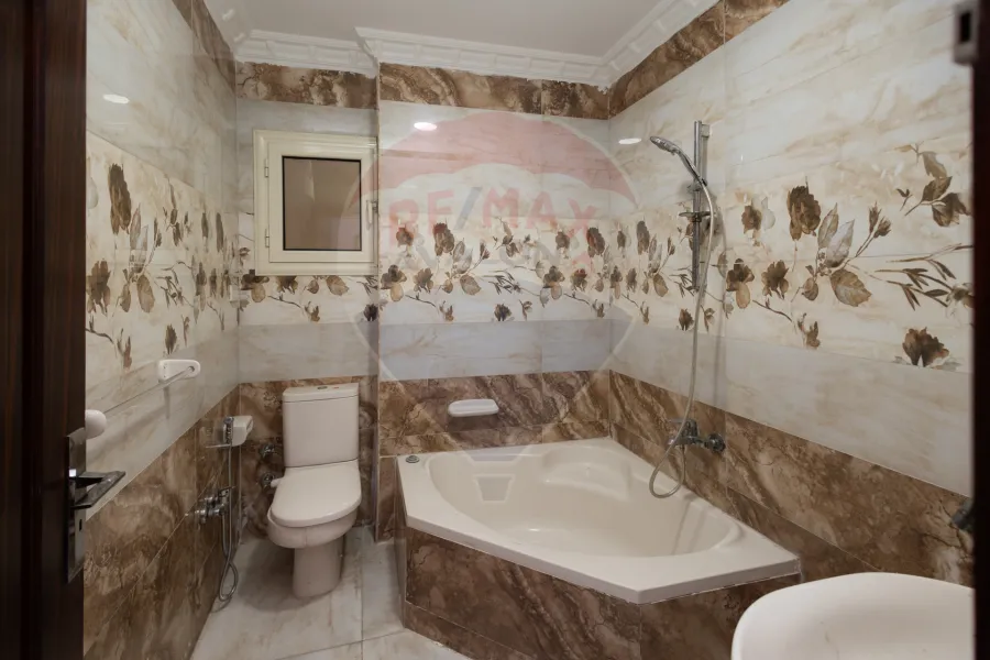 شقة للبيع 220 م سيدي بشر (طريق الجيش)