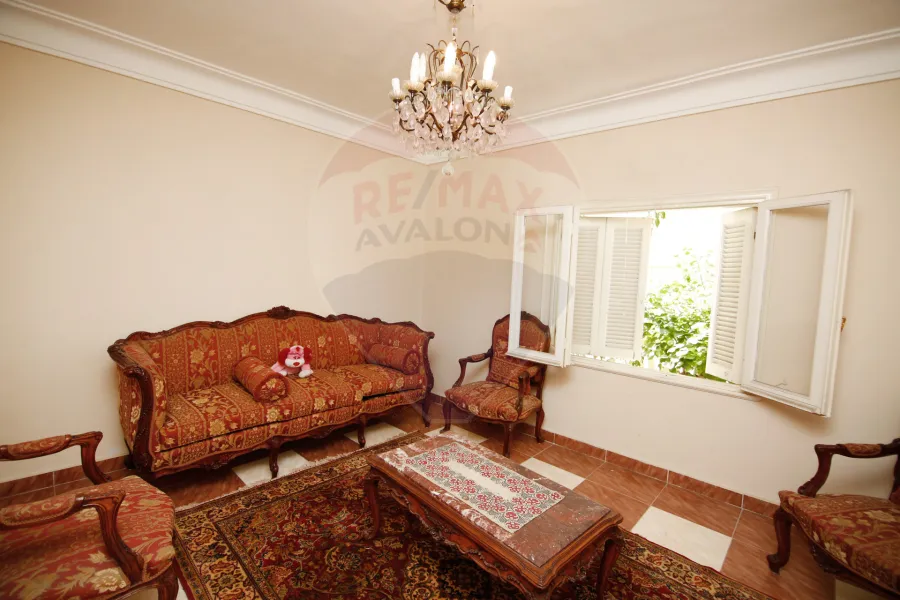 عقار للبيع 350م الأرض/800م مبانى لوران (خطوات من الترام)