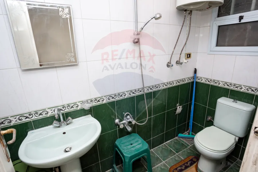 شقة للبيع لوران (ش أحمد ذو الفقار- خطوات من البحر)