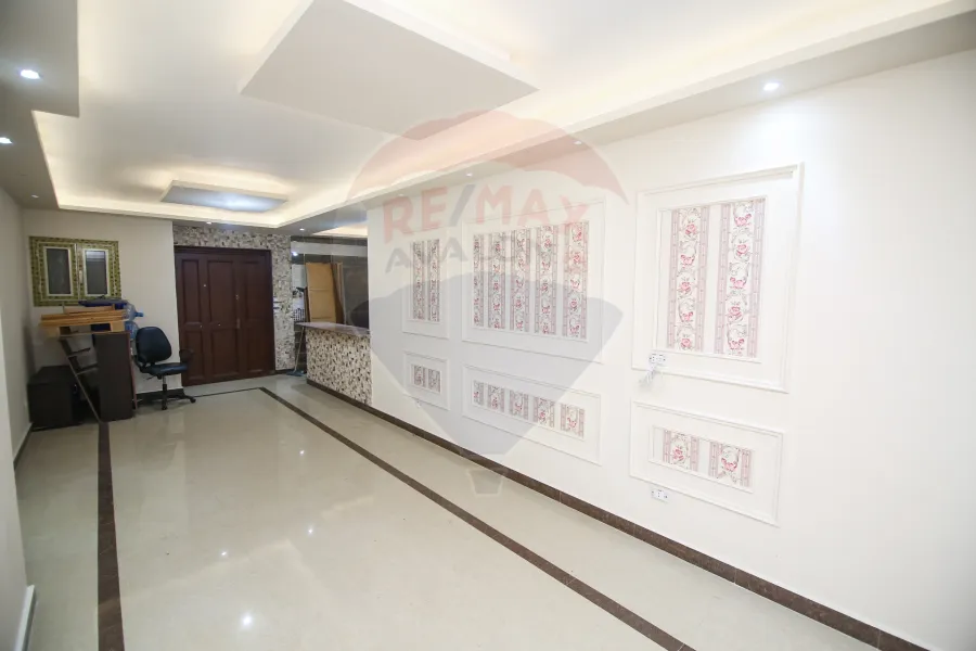 شقة للبيع 140 م كامب شيزار (طريق الجيش - عماره براند)