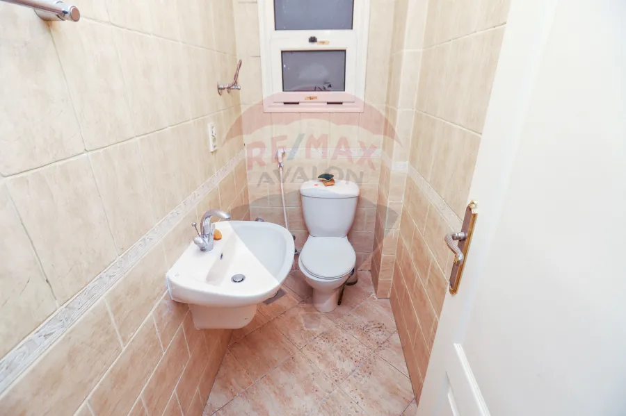 شقه للبيع 220 م جليم ( ش ابو قير مباشره )