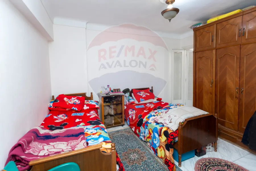 شقة للبيع 195 م  سيدي بشر (ش صالح حمدي)