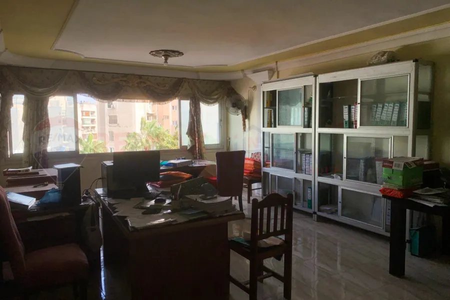 شقة للبيع 106 م سموحة (امام مول زهران)