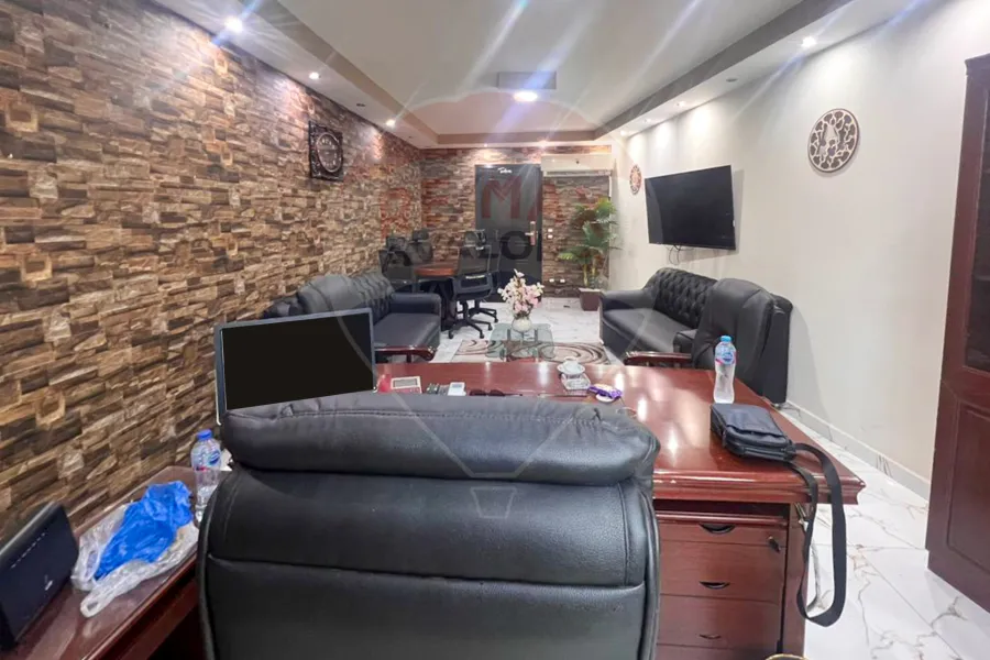 مقر إداري مفروش للايجار 135 م محطة الرمل (ش شكور)