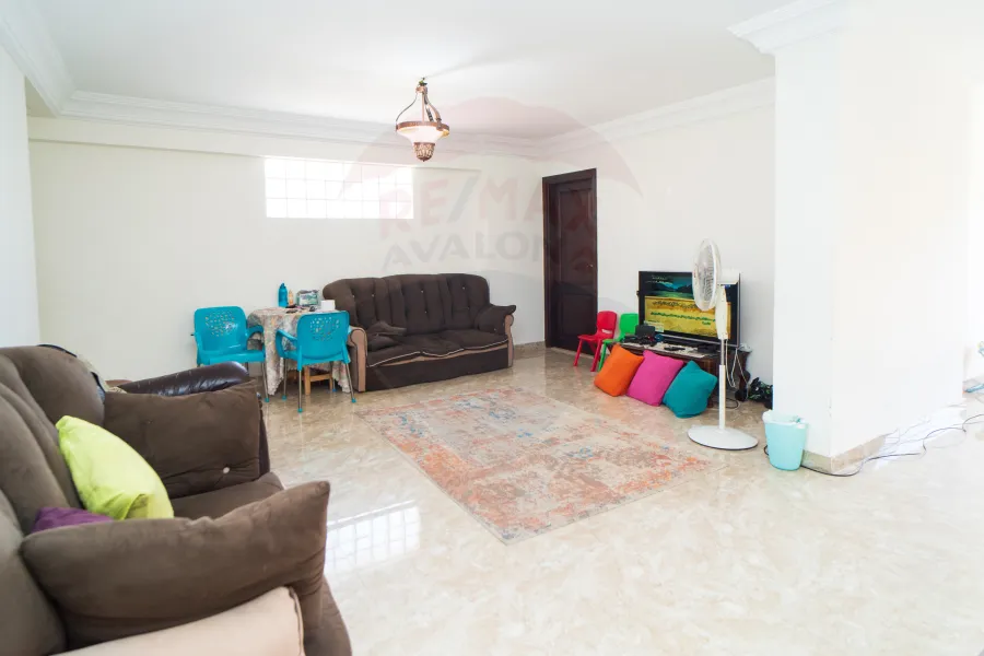 شقة للبيع 200 م لوران (ش الأقبال الرئيسي)