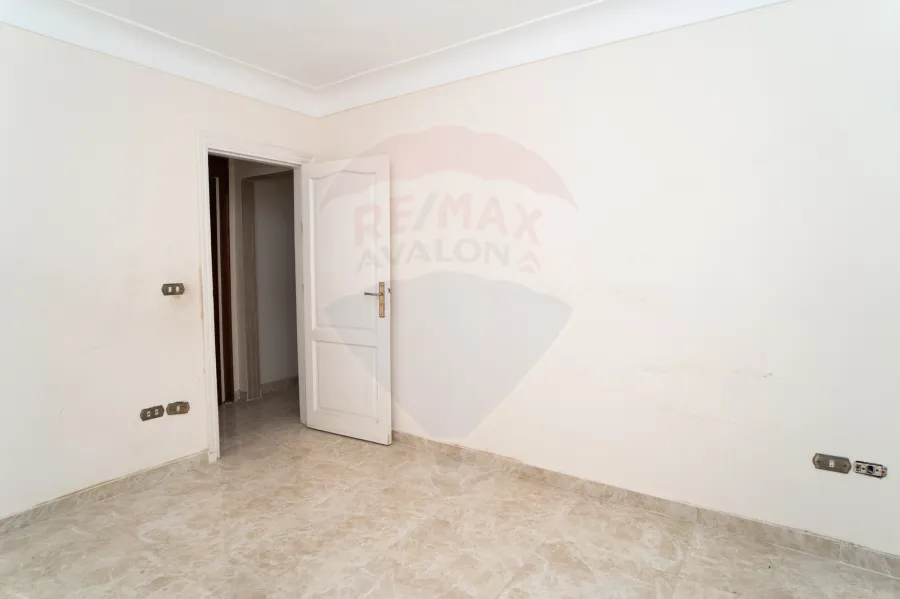 شقة للبيع 100 م سموحة (ش توت عنح امون )