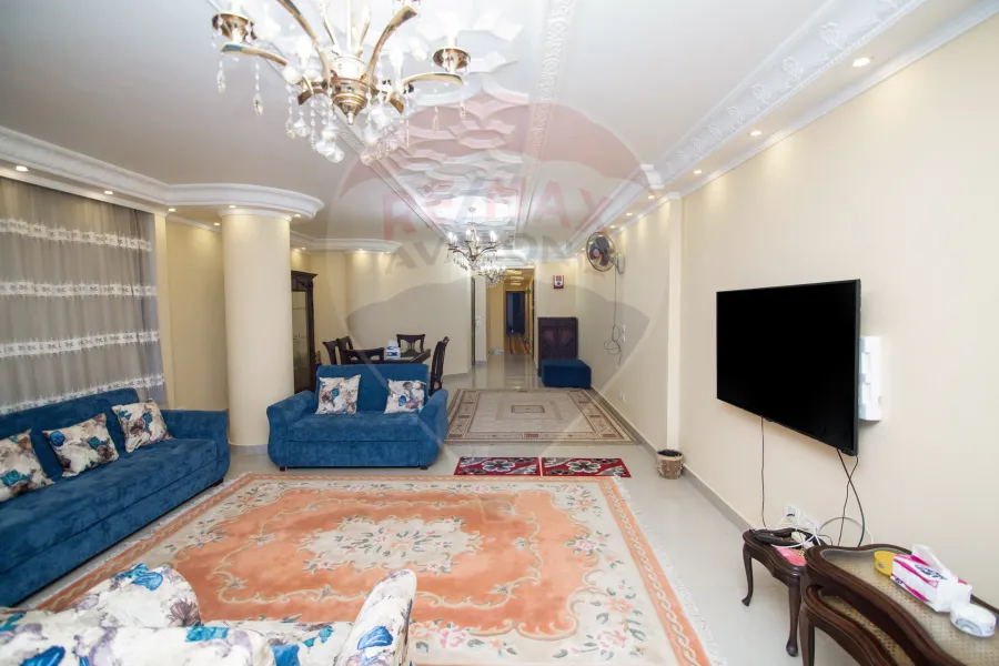 شقة للبيع 215 م كيلوباترا ( علي البحر مباشرة)