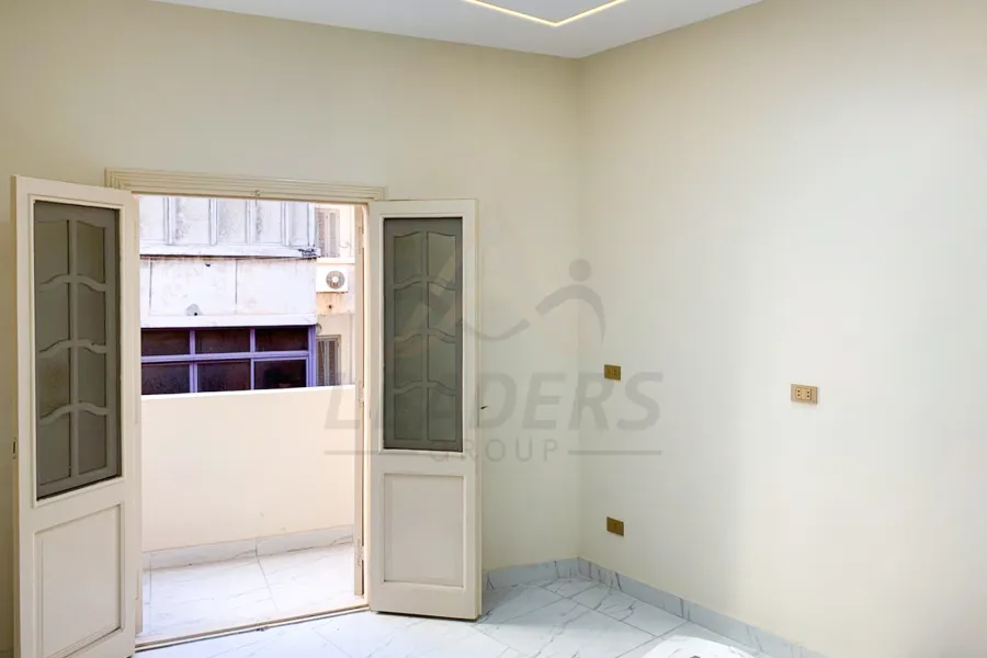 شقة للايجار 100 م الازاريطة (ش شامبليون)