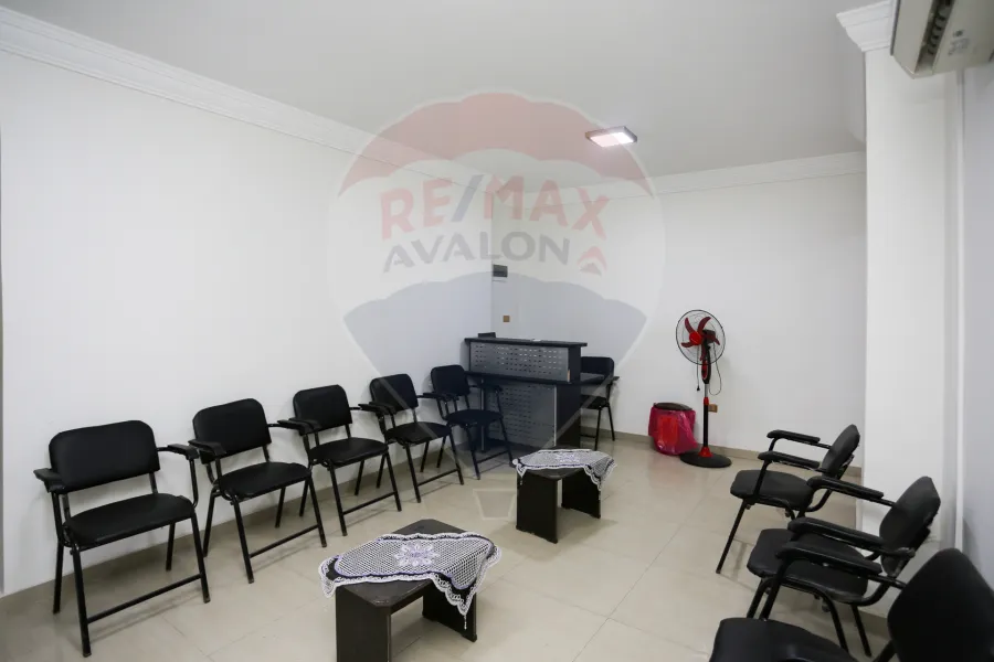 شقة إداري للبيع 55 م رشدي (علي الترام مباشرة)