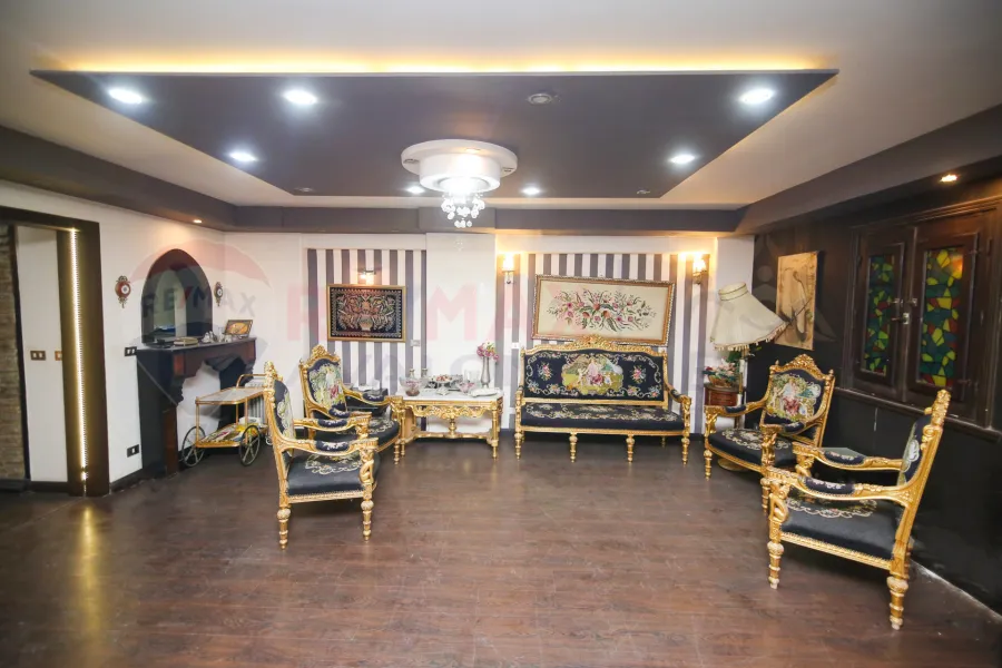 Apartment for sale 195 m Roushdy (directly on the tram)