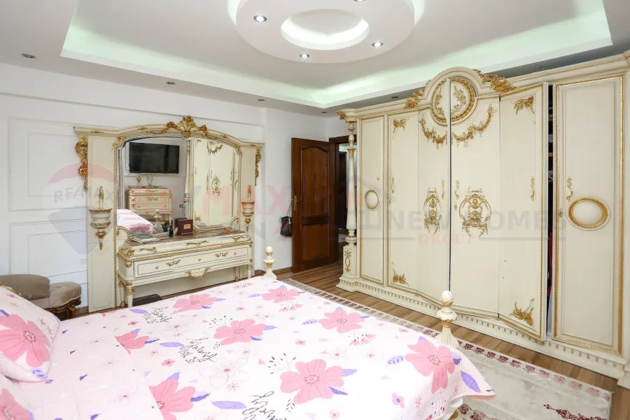 Apartment for sale 210 m Louran (El-Eqbal St - brand building)