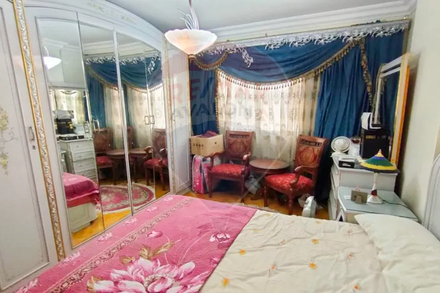 شقة للبيع 215 م سموحة (ش النقل و الهندسة)