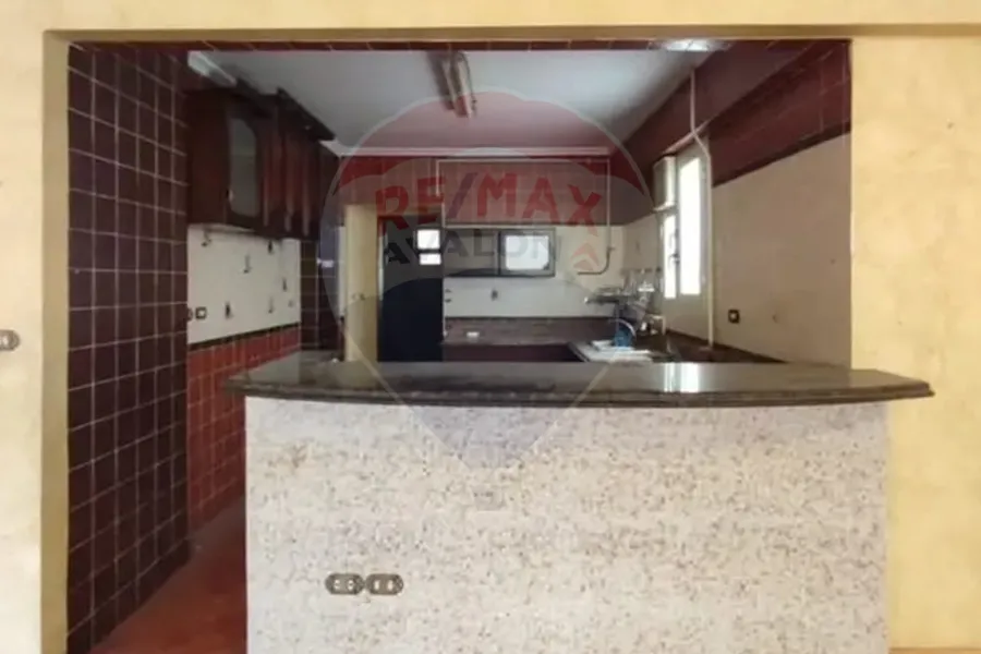 شقة للبيع 230 م جليم (ش مصطفي فهمي)