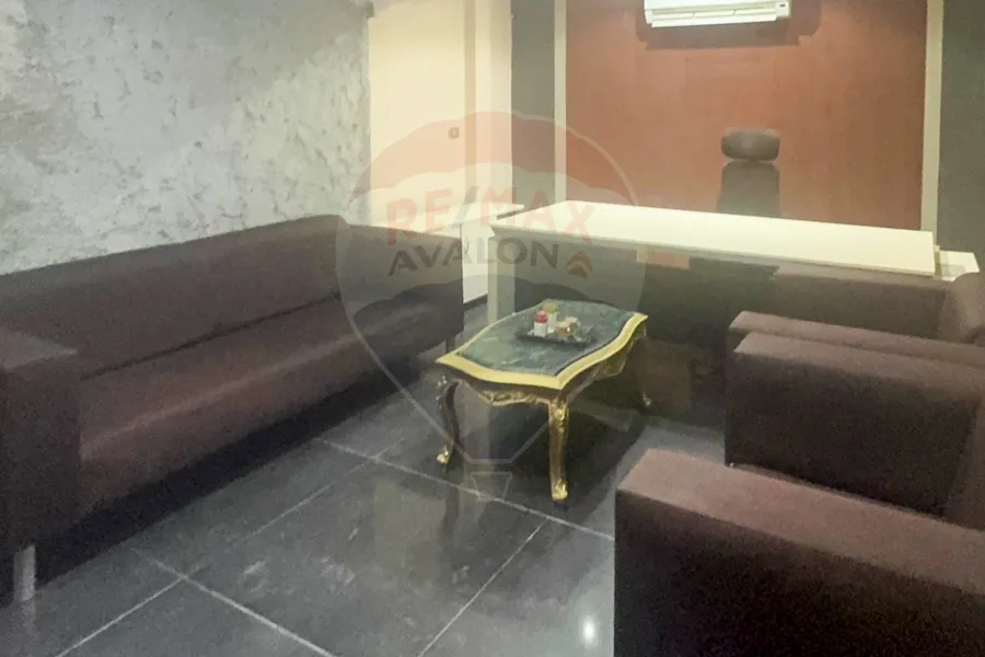 مكتب إداري للإيجار 100 م سيدي بشر (علي البحر مباشرة)