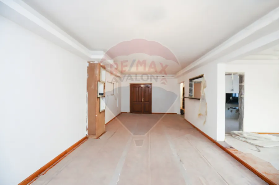 Apartment for sale 190 m Sporting (Steps from Sporting club.)