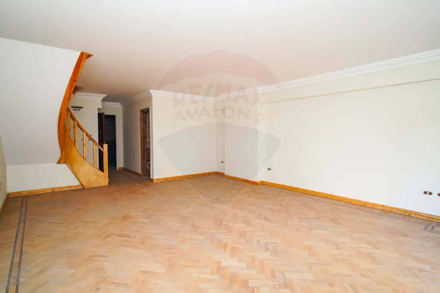 شقة دوبلكس للبيع 180 م لوران (ش الاقبال الرئيسى)