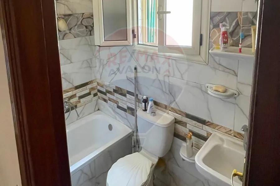 شقة للبيع 500 م سبورتنج (ثاني نمرة من البحر)