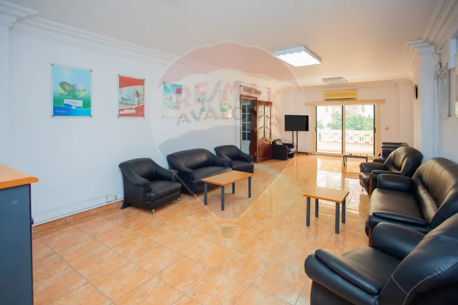 شقة إداري للبيع 175 م سموحة (المربع الذهبي)