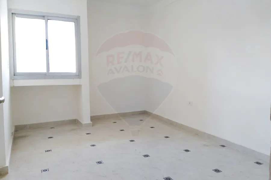 Apartment For Rent 100 m Smouha (Bahaa El-Dine Ghatwari St.)